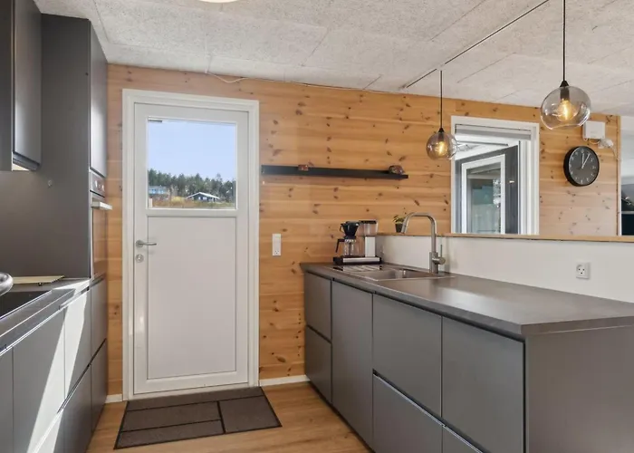 Semesterbostad Neele - 800m From The Sea By Interhome